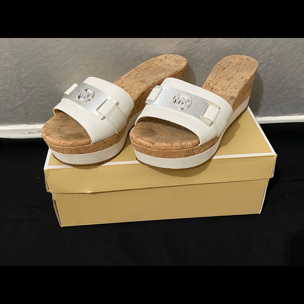 Micheal Kors white platform leather size 9